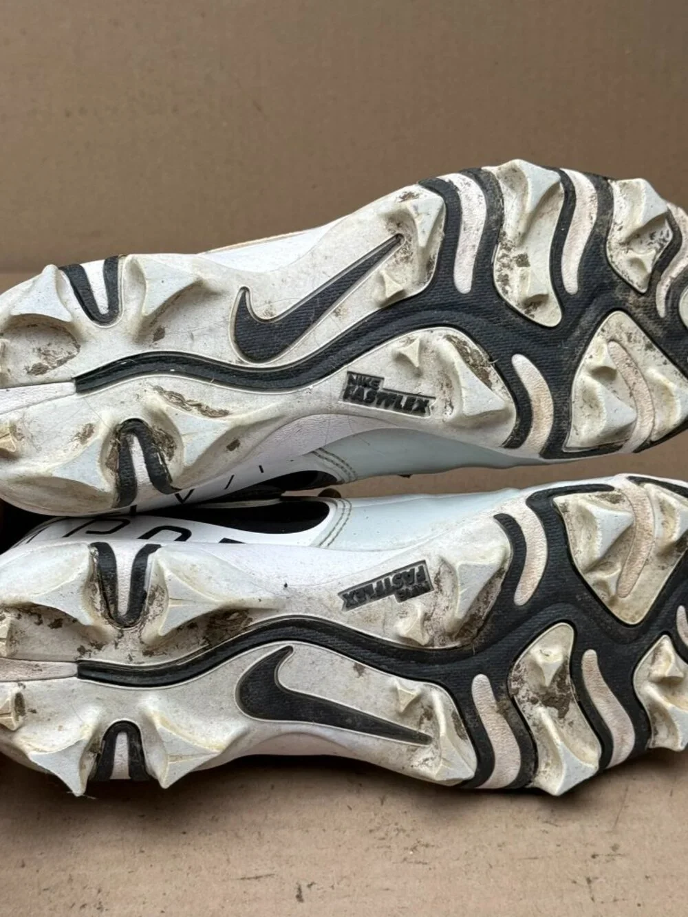 Nike Men 7 White Black Vapor Fastflex Molded Football Cleats DQ5114-100 damage